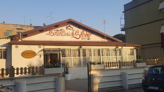 Sotto casa di Silvio