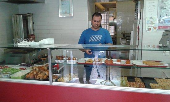 Sesamo e pomodoro. Pizzeria