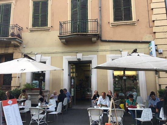 Gengi Cafe Lounge Bar